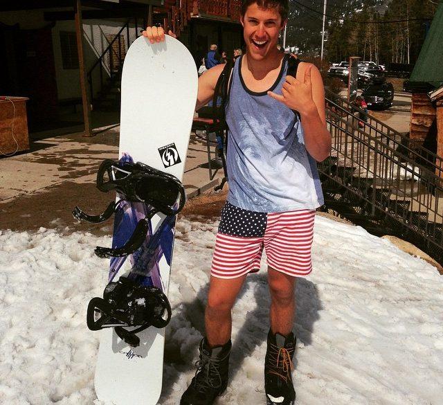 What a great end to an awesome season by surfing on some snow 🌊⛄️ Until next time! #skithebeav  #chubbies