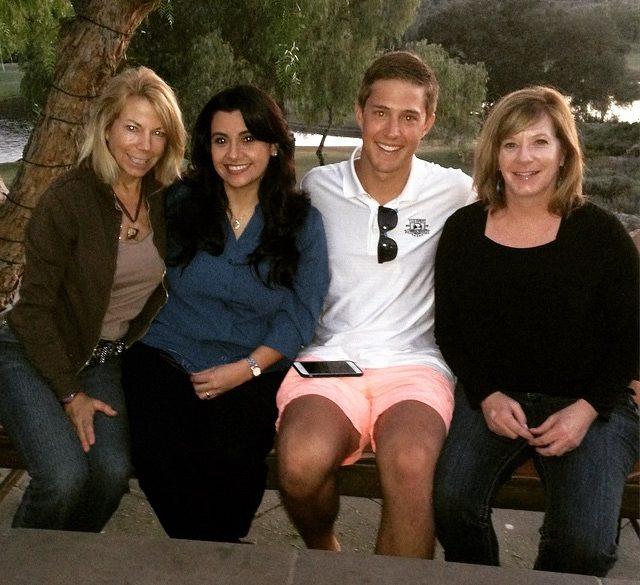 My mom’s friends wanted a picture with me. Should I feel special? 💁🏼 #oldladies #mother #summer