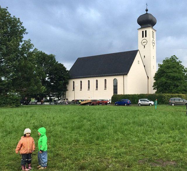 What’s cuter than this? Happy Sunday everyone! #summer #church #rosenheim #sorry4spamming