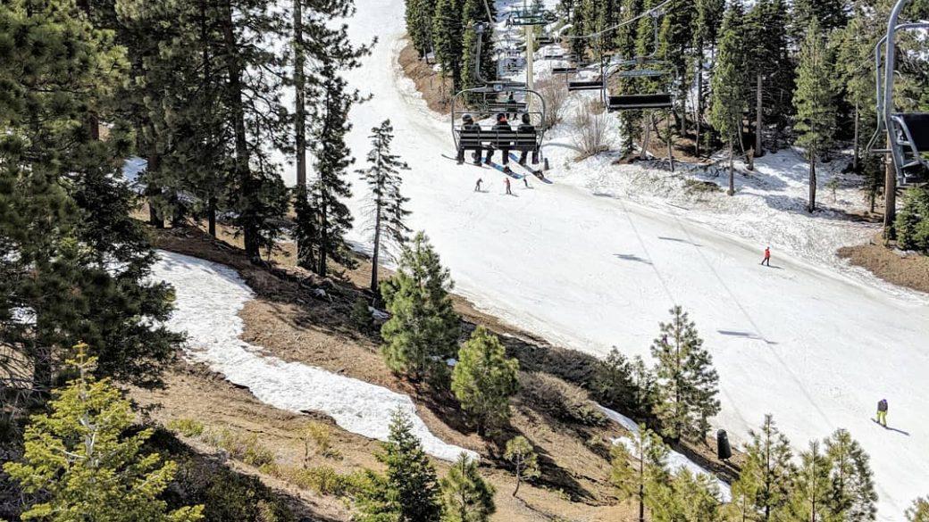 Snowboarding or Hiking? Your choice! 66 degrees and 🌞 on the slopes.